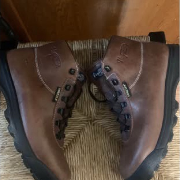 Vasque Brown and Black Boots with High-Top Design and Durable Sole - Picture 3 of 7